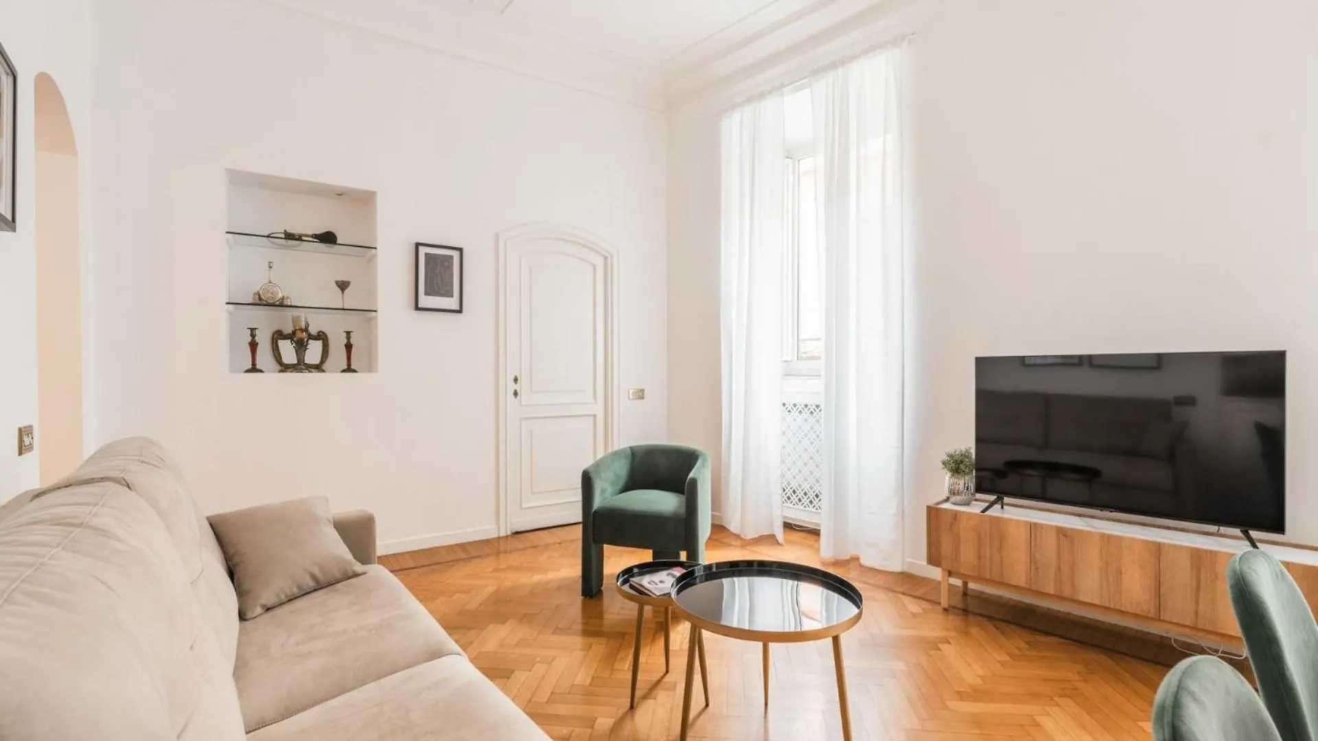 The Best Rent - Splendid Three-Bedroom Apartment Near The Trevi Fountain Rome Italy