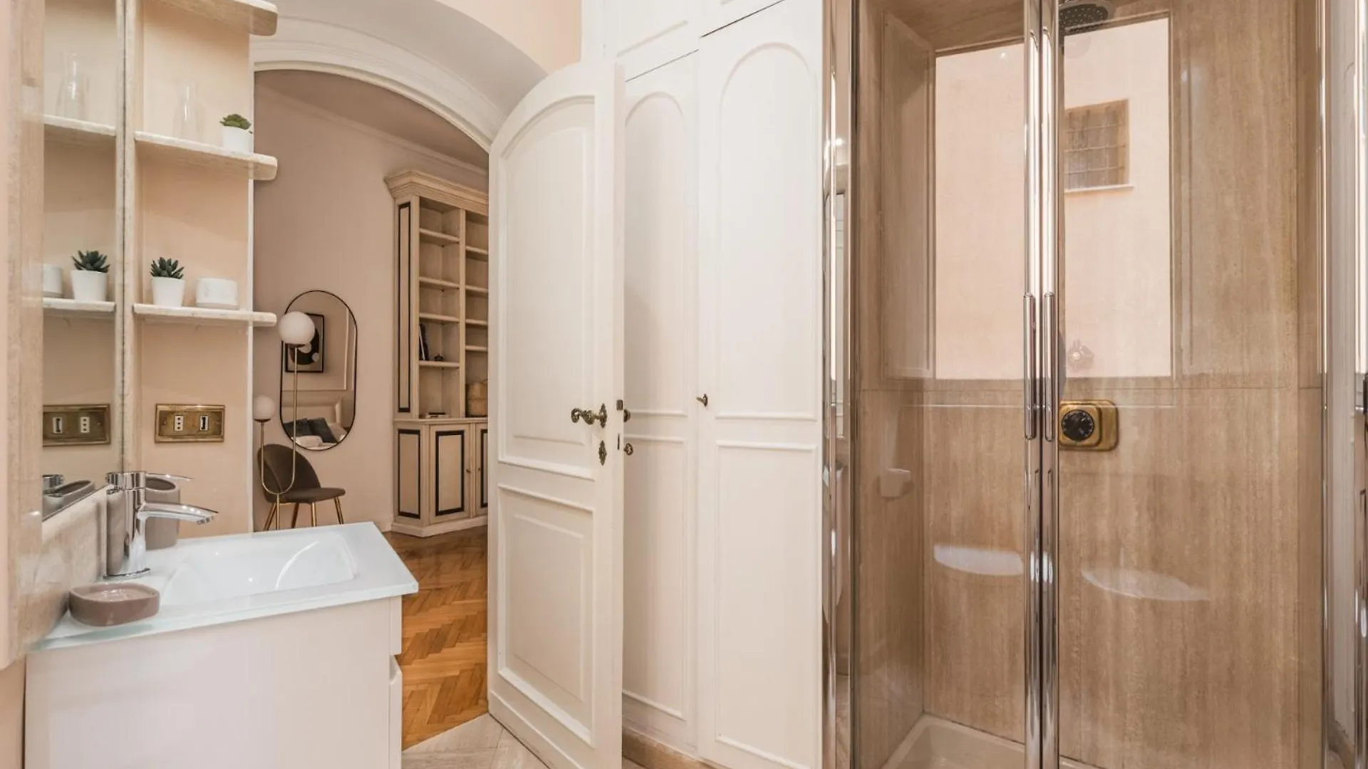 The Best Rent - Splendid Three-Bedroom Apartment Near The Trevi Fountain Rome
