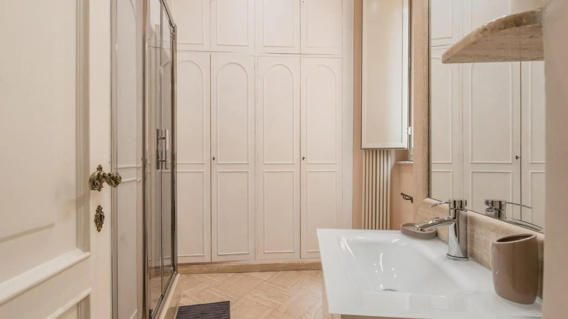 The Best Rent - Splendid Three-Bedroom Apartment Near The Trevi Fountain Rome 0*,